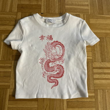 T-shirt Bershka con stampa di drago