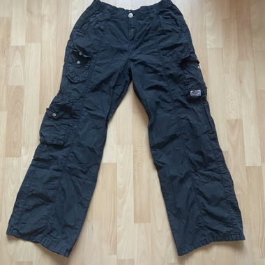 Schwarze Cargo-Hose