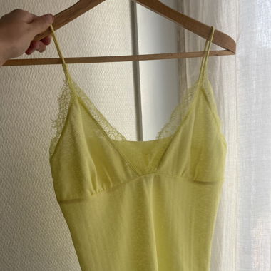 Top jaune dentelle 