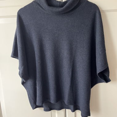 Poncho-maglione lavorato a maglia Apricot blu