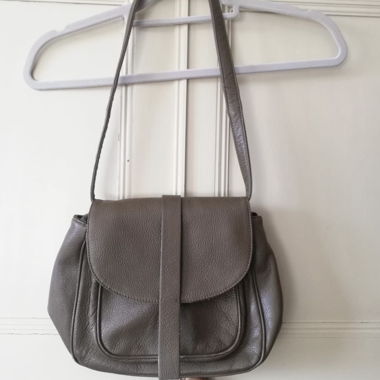 sac en cuir kaki