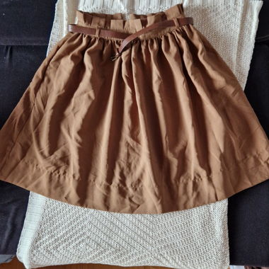 Jupe brune avec ceinture