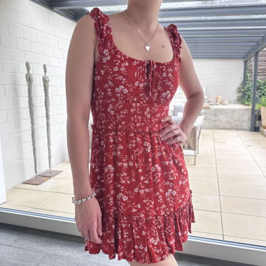 Rotes Sommerkleid mit Blumenprint 