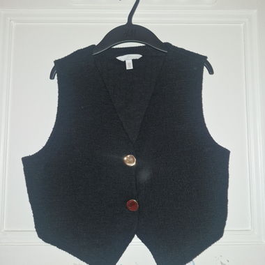Gilet nero con bottoni