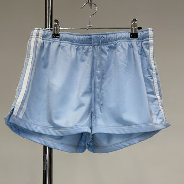 Hellblaue Sportshorts