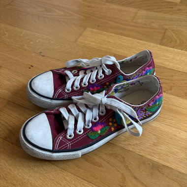 Sneakers in tela floreali