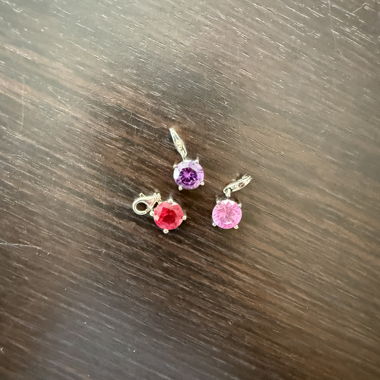 3 charms Thomas Sabo de couleurs différentes
