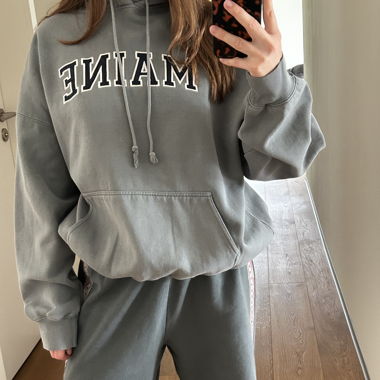 Grauer-grüner Hoodie