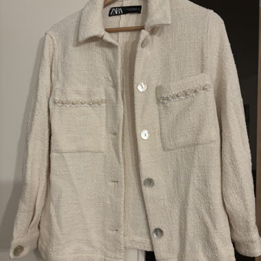 ZARA cremefarbene Bouclé-Jacke