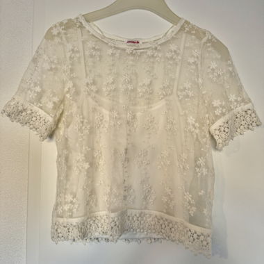 Blouse blanche en dentelle
