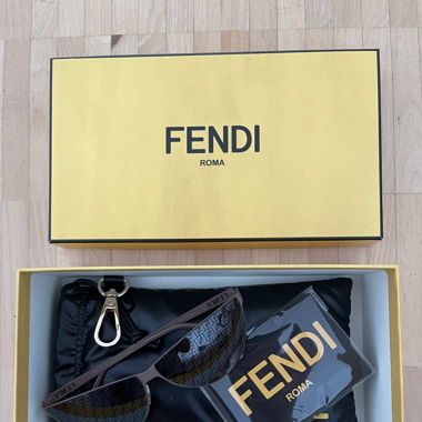 Lunette de soleil Fendi