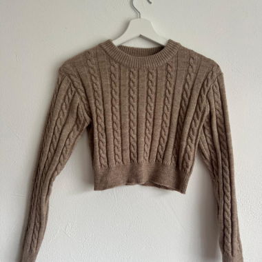 Maglione marrone lavorato a maglia