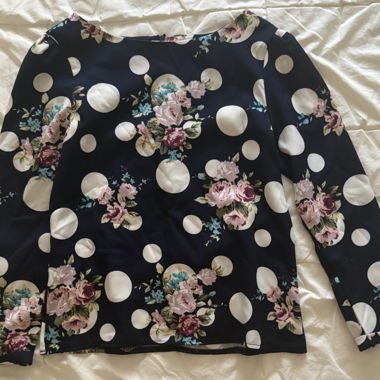 Blumiges Tupfen-Top
