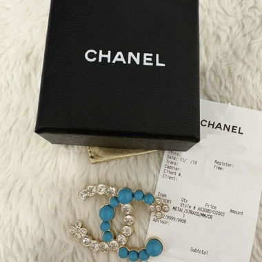 Broche Chanel avec strass