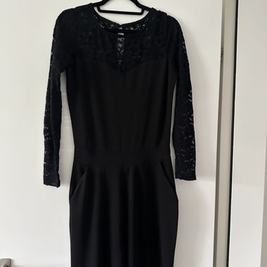Schwarzer Jumpsuit