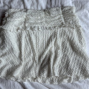 White patterned mini skirt