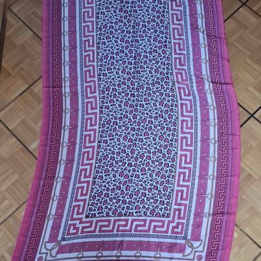 Grande sciarpa con motivo rosa, nuova