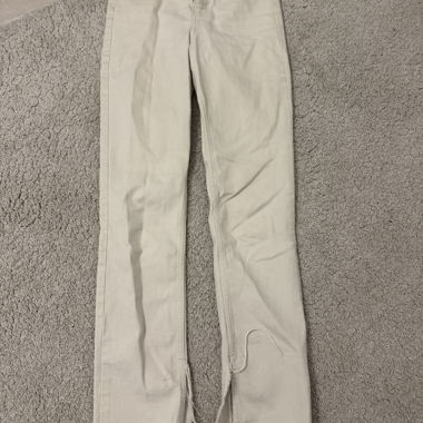 ZARA Cream-Coloured Jeans EU 34 with Slit Hem