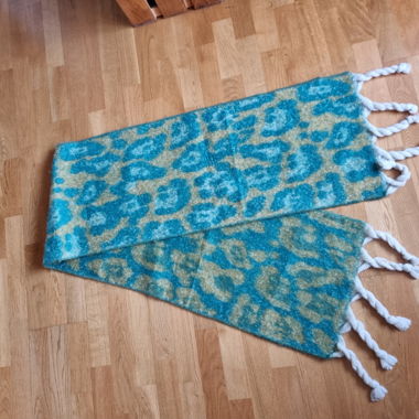 Flauschiger Schal mit Muster