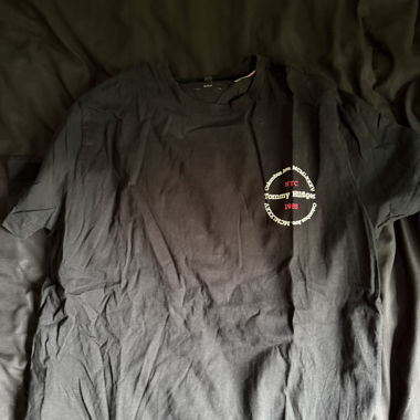 T-shirt Tommy Hilfiger nero a maniche lunghe