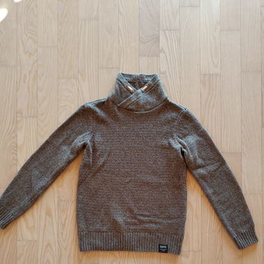 Brown sweater 