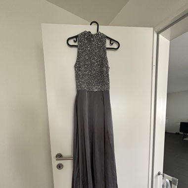 Graues Ballkleid 