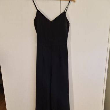 Schwarzer Jumpsuit