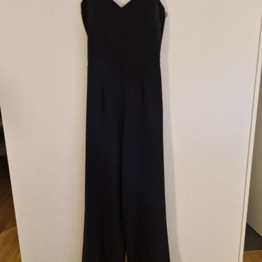 Schwarzer Jumpsuit