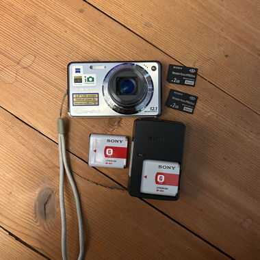 Sony Cybershot (12.1 pxl & 5x Zoom)