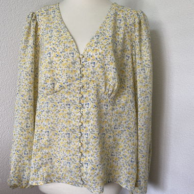 Blouse fleurie à boutons