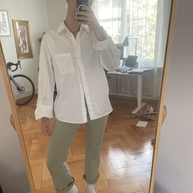 Blouse blanche Mango avec détail dans le dos