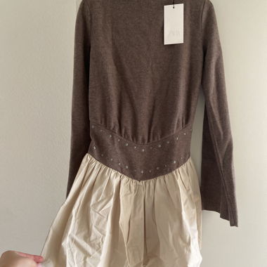 Robe beige et marron à manches longues