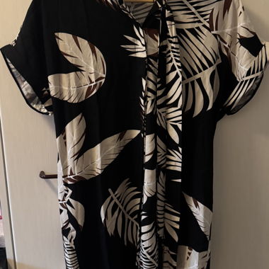 Vero Moda Sommerkleid mit Blattmuster – Grösse S