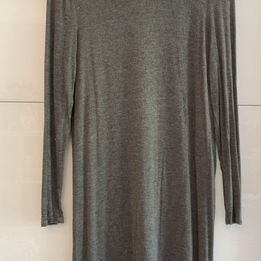 Robe grise à manches longues