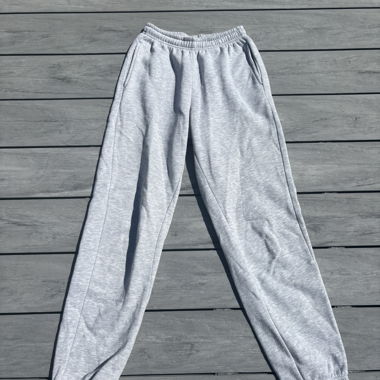 Graue Jogginghose