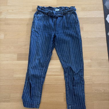 Gestreifte Stoffhose