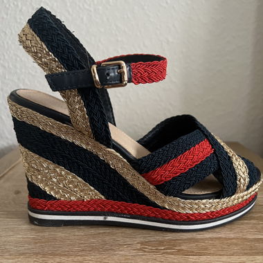 Keilabsatzschuhe
