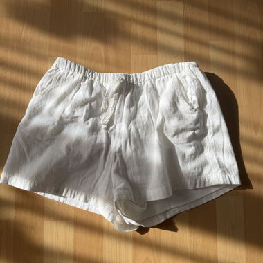 Pantaloncini di lino bianchi