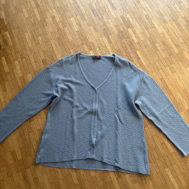 Cardigan lavorato a maglia grigio di IZU