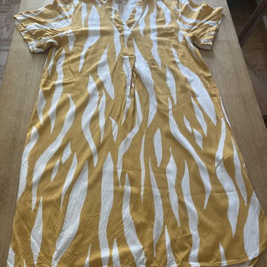 Gemustertes Kleid