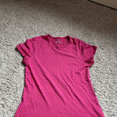 Einfaches Pinkes T-Shirt