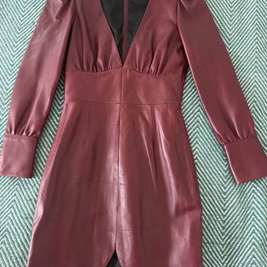 Robe en cuir bordeaux Uterque