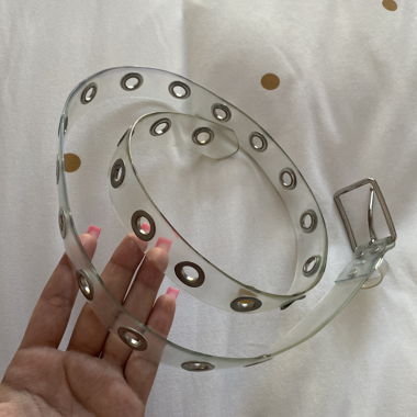 Cintura trasparente con occhielli