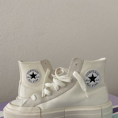 Chuck Taylor All Star Modern Lift Canvas Hi 
