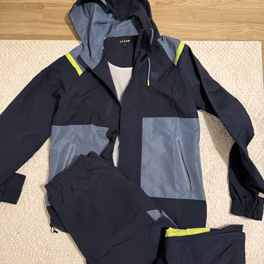 Wetterfeste Sportjacke mit Hose