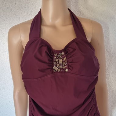 Badeanzug mit Schmuckdetails