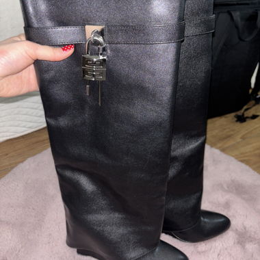Kniehohe Stiefel mit Keilabsatz - Grösse 38