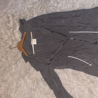 light jacket in army green, hood, pockets