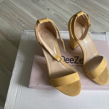 Sandalen mit breitem Absatz, Wildleder