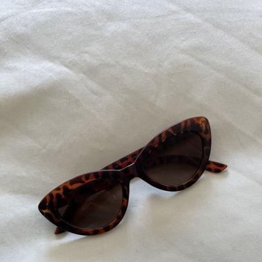 Sunglasses cateye